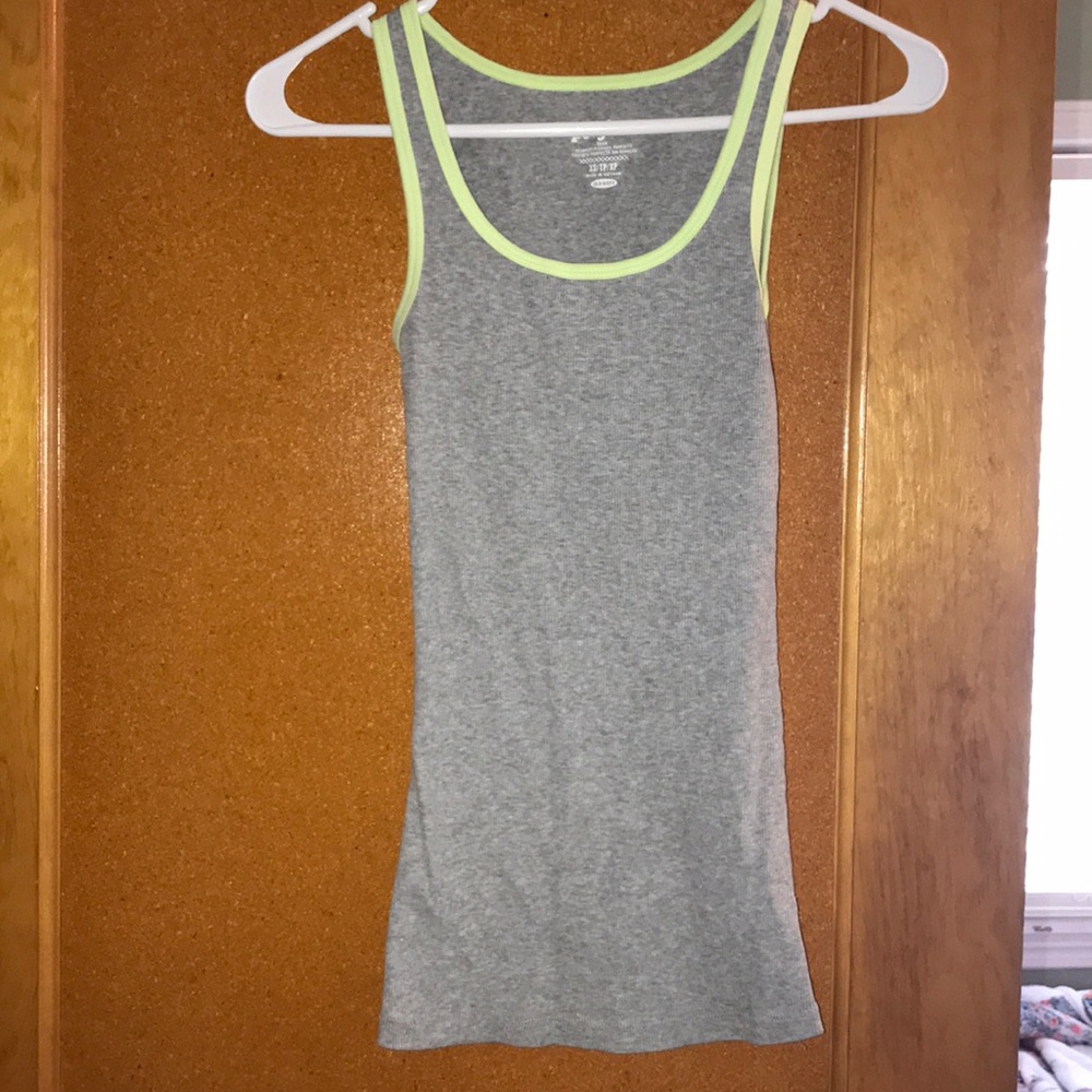 grey tank top